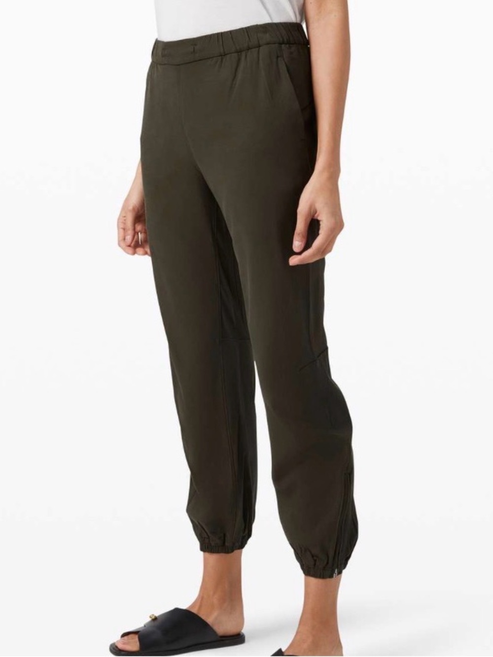 Lululemon Essential Affinity Mid Rise Jogger in Dark Olive size 2 $128 retail